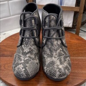 TOMS Kala Wedge Booties